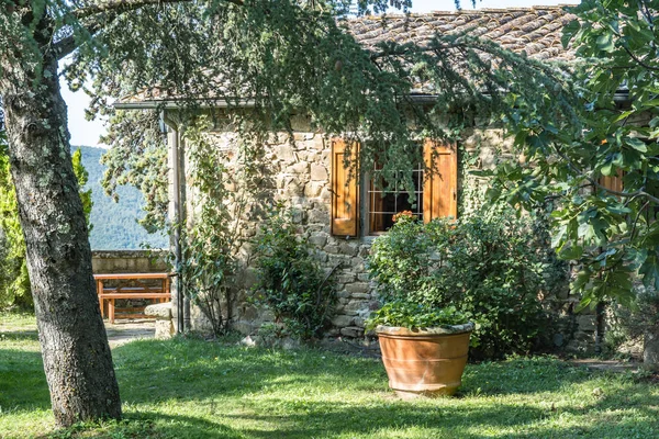 Ферма Борго Кастельвекки, Италия - 20 сентября 2018 года: итальянский загородный дом в Факане . — стоковое фото