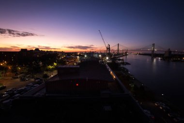 Savannah, Ga Bridge'de doğru görüntülemek
