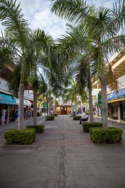 St. Kitts sokaklarda yürüyüş
