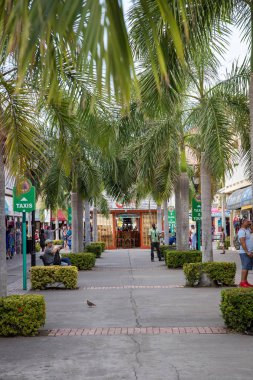 St. Kitts sokaklarda yürüyüş