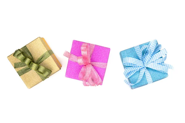 Row Beautiful Gold Purple Blue Gift Boxes Beautiful Ribbons Isolated — Stock Photo, Image