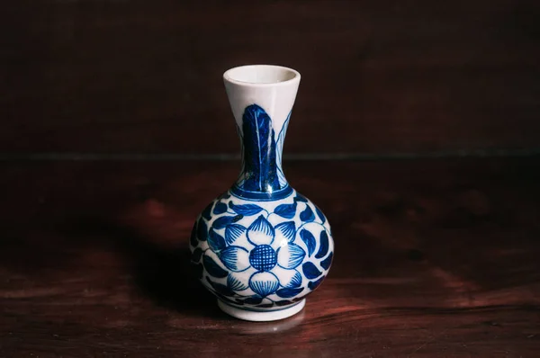 Colorido Azul Vintage Flor Pintada Jarrón China Porcelana China Sobre —  Fotos de Stock