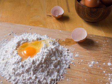 Ev yapımı makarna hamuru.