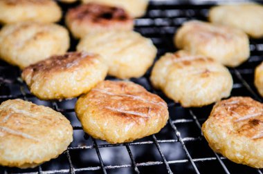 Khao Ji ya da Khao Jee, Tayland usulü yumurtalı pilav - Tayland usulü geleneksel sokak yemeği