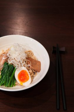 Japon Chashu ramen, haşlanmış yumurta, yakından.