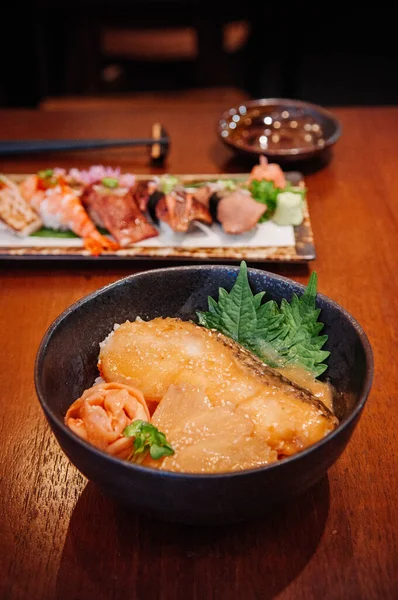 Pește Japonez Zăpadă Grătar Donburi Castron Orez Amestecă Sushi Premium — Fotografie, imagine de stoc