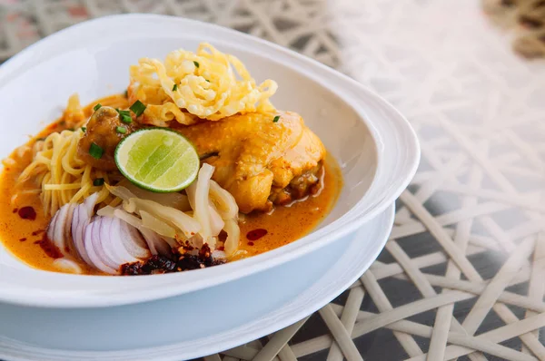Khao Soi Thai Scharfe Hühnernudel Curry Suppe Nördlichen Stil Berühmtes — Stockfoto