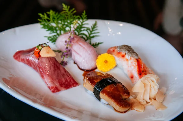 Sushi Premium Mix Placă Albă Sushi Foie Gras Sushi Otoro — Fotografie, imagine de stoc