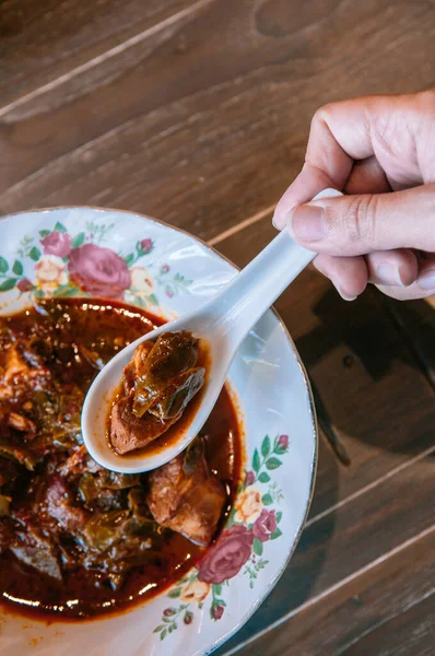 Thailändisches Essen Auf Dem Esstisch Schweinebauch Curry Moo Cha Muang — Stockfoto