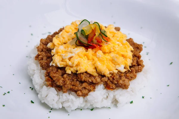 Japanisches Würziges Tan Tan Schweinefleisch Über Gedämpftem Reis Mit Mittlerem — Stockfoto