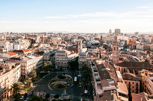 Valencia eski şehir manzarası ve Torre de Santa Catalina Kilisesi Torre del Micalet 'den görüldü.