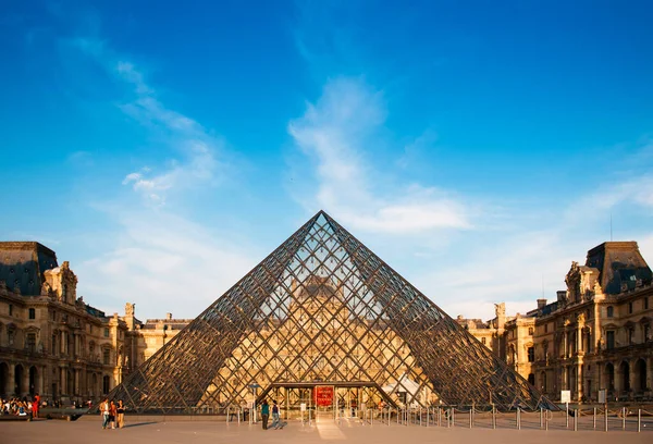 Juni 2011 Parijs Frankrijk Piramide Van Het Louvre Avonds Het — Stockfoto