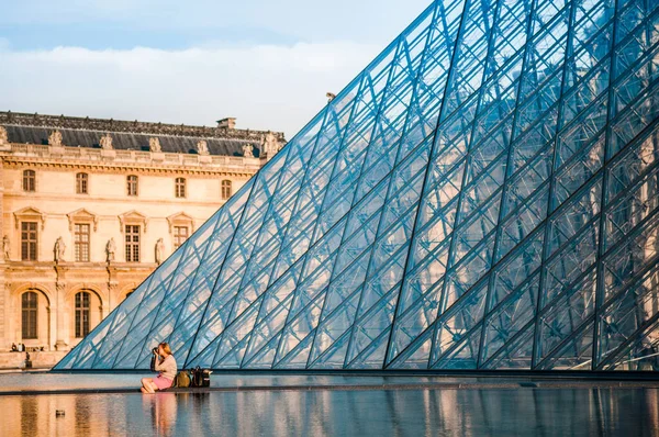 Juni 2011 Parijs Frankrijk Toerisme Piramide Van Het Louvre Het — Stockfoto
