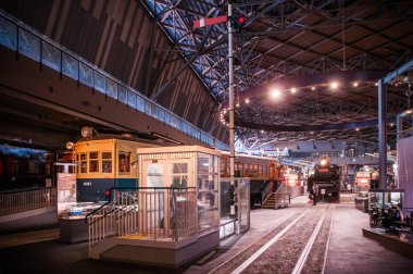 10 DEC, 2012 Saitama, JAPAN - Eski model tren modelleri Omiya Demiryolu Müzesinde sergileniyor.