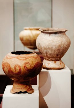 JAN 12, 2019 Udon Thani, Tayland - Antik çömlek ve tarih öncesi seramik eşya sergisi Ban Chiang Müzesinde