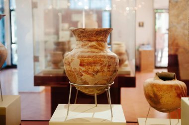 JAN 12, 2019 Udon Thani, Tayland - Antik çömlek ve tarih öncesi seramik eşya sergisi Ban Chiang Müzesinde