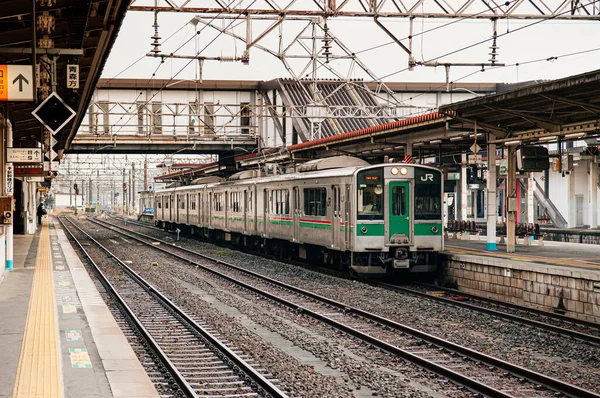 Dec 2018 Koriyama Japan Commuter Vasútállomás Koriyama Állomáson Fémtartóval Nagyfeszültségű — Stock Fotó