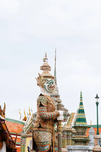 Bella Facciata Ceramica Artigianale Elegante Statua Gigante Bangkok Grand Palace — Foto Stock