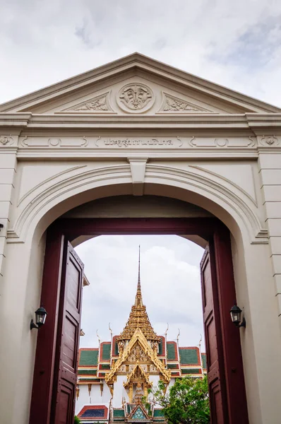 Бангкок Большой Дворец Душит Маха Прасат Тронный Зал Видели Через — стоковое фото