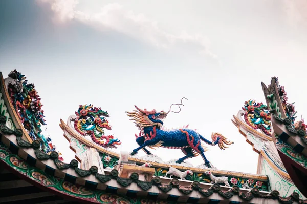 Kinesisk Drakhuvud Enhörning Staty Templet Taket Kylin Eller Kirin Taket — Stockfoto