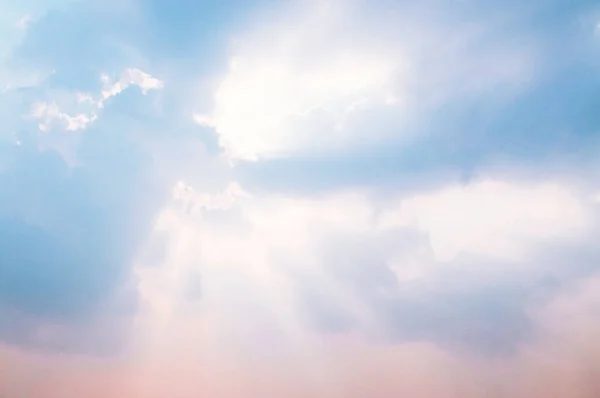 Bonito Cielo Azul Noche Con Haz Sol Detrás Una Gran — Foto de Stock