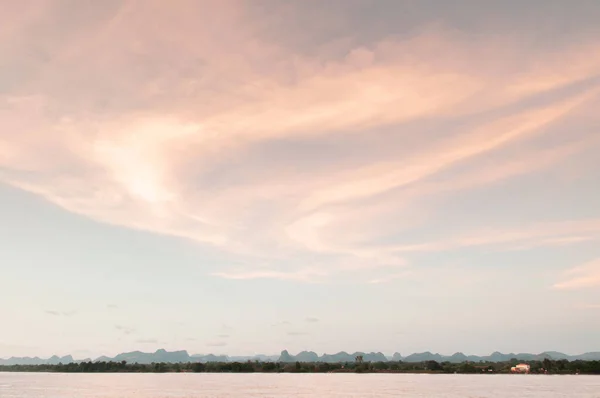 Céu Quente Pôr Sol Sobre Rio Mae Khong Nakhon Phanom — Fotografia de Stock