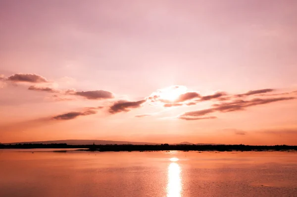 Pôr Sol Vibrante Colorido Sobre Lago Nong Han Sakon Nakhon — Fotografia de Stock