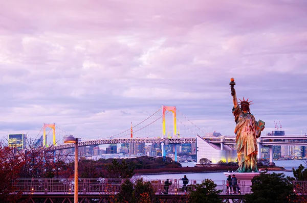Puente Odaiba Rainbow Estatua Libertad Con Luz Iluminada Vista Bahia Foto De Stock C Pixhound Puente Odaiba Rainbow Estatua Libertad Con Luz Iluminada Vista Bahia Foto De Stock C Pixhound