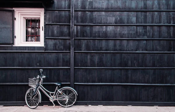 일본의 빈티지 자전거와 소나무 Hida Furukawa Gifu Japan — 스톡 사진