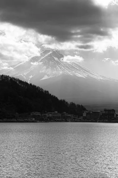 Monte Fuji Atrás Costa Água Pacífica Lago Kawaguchiko Inverno Frio — Fotografia de Stock