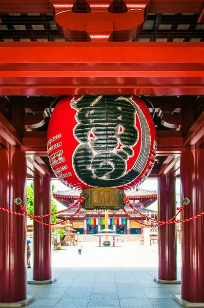 27 Haziran 2014 - Kawasaki, Japonya: Kawasaki Daishi Tapınağı 'nın giriş kapısındaki büyük fener