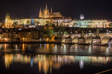 Prag Kalesi ve Charles Köprüsü