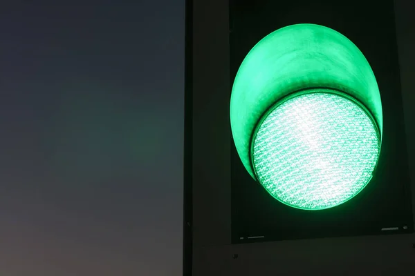 Trafikljuset Grönt Trafikljus Med Den Gröna Lampan Lyser — Stockfoto