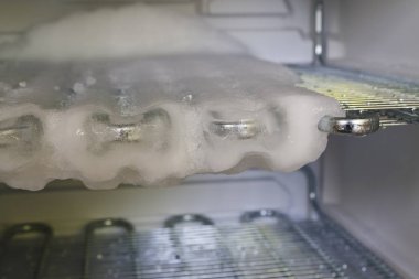 Dondurucuya defrost sırasında bak. Buzdolabı.