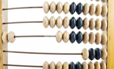 Ahşap abaküs. Eski ahşap abacus parlak arka plan üzerinde. Ahşap hesap makinesi.