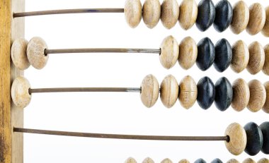 Ahşap abaküs. Eski ahşap abacus parlak arka plan üzerinde. Ahşap hesap makinesi.