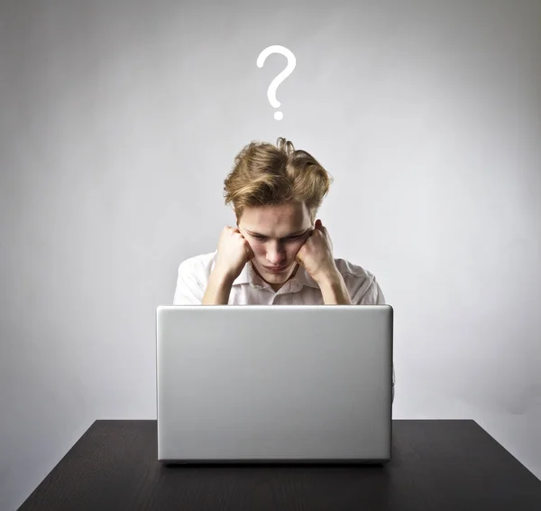 Young Man Using Laptop Browse Net Question Ignorance Trouble Concept — Stock Photo, Image