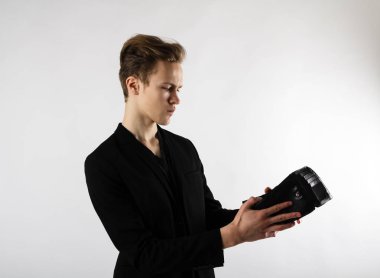 Genç adam ve boş cüzdan