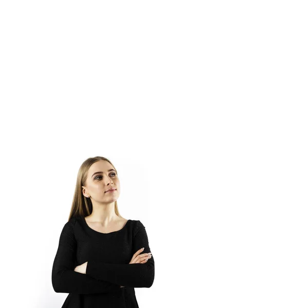 Jovem mulher em preto no fundo brilhante . — Fotografia de Stock