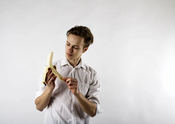 Young man in white and banana. — 스톡 사진