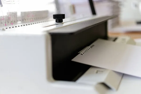 Buchbindemaschine. — Stockfoto