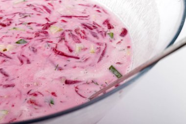 Soğuk Pancar çorbası. Diyet ve sağlıklı gıda.