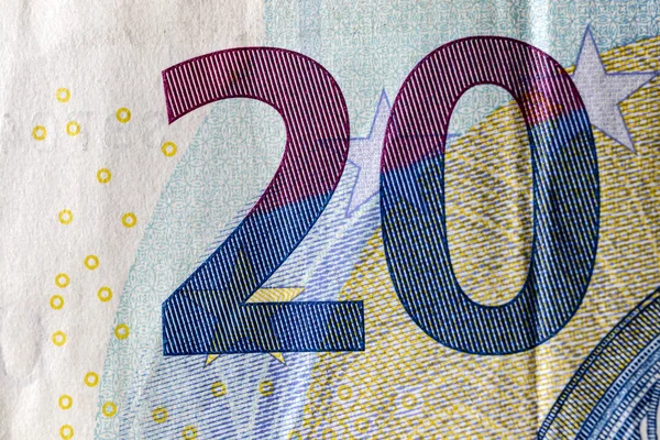 Yirmi Euro. Makro.