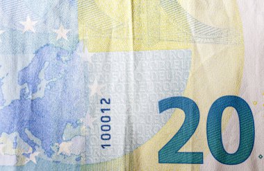 Yirmi Euro. Makro.
