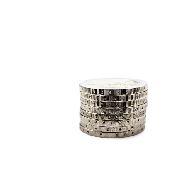 Монеты евро изолированные на белом . — стоковое фото