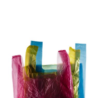 Beyaz üzerine plastik alışveriş torbaları..