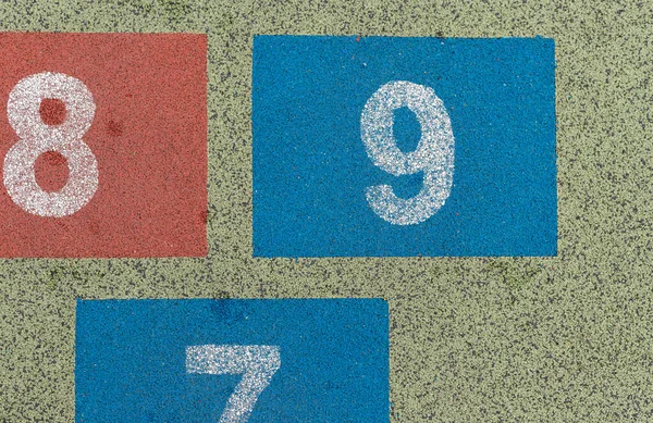 Ουίσκι Μια Σχολική Αυλή Πηδώντας Κουτσό Παιχνίδι Αριθμούς Θερινές Δραστηριότητες — Φωτογραφία Αρχείου