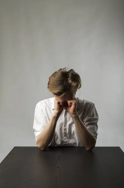 Trött Ung Man Frustration Övertid Och Trötthet Koncept Mår Inte — Stockfoto