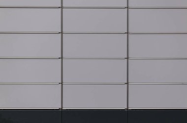 Posta kutusu. Kiralık gri posta kutusu. Alıcının alabileceği paketler için posta kutusu dolapları. İstasyonu paketle.