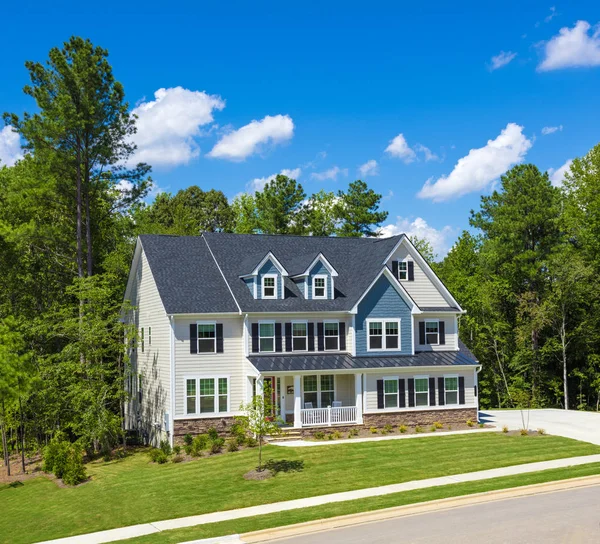 Een Prachtige Koloniale Amerikaanse Huisstijl — Stockfoto